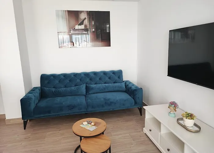 Split View 2 Bedrooms Luxury 90 M2 דירה Klis