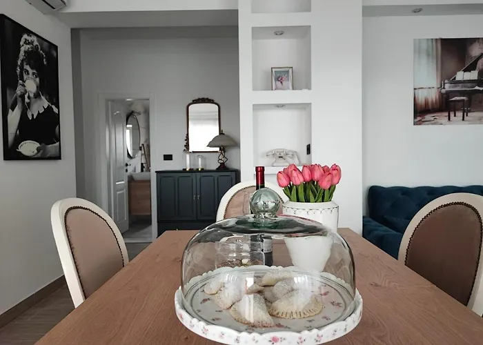 Split View 2 Bedrooms Luxury 90 M2 דירה Klis