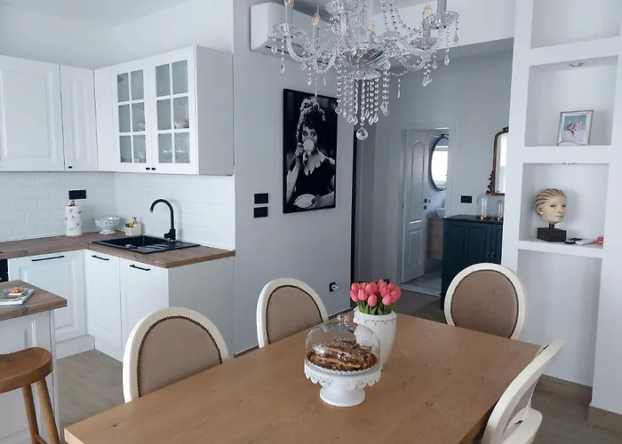 Split View 2 Bedrooms Luxury 90 M2 דירה Klis