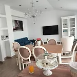 Split View 2 Bedrooms Luxury 90 M2