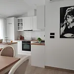 Split View 2 Bedrooms Luxury 90 M2 Apartament Klis
