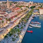 Split View 2 Bedrooms Luxury 90 M2 Apartament Klis