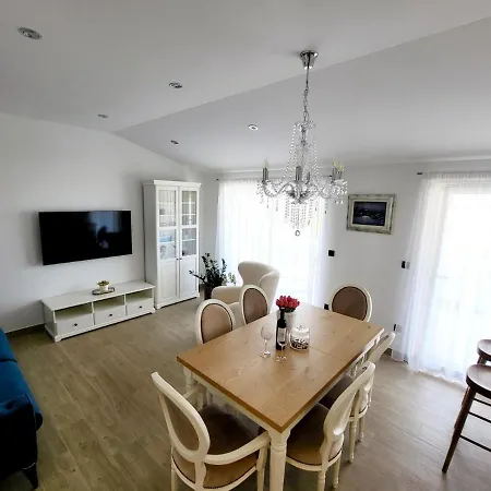 Split View 2 Bedrooms Luxury 90 M2 * Klis