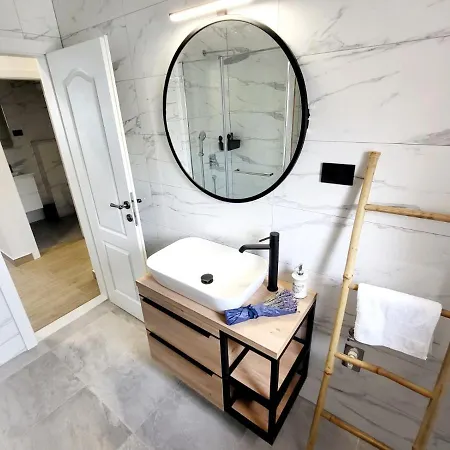 Split View 2 Bedrooms Luxury 90 M2 *